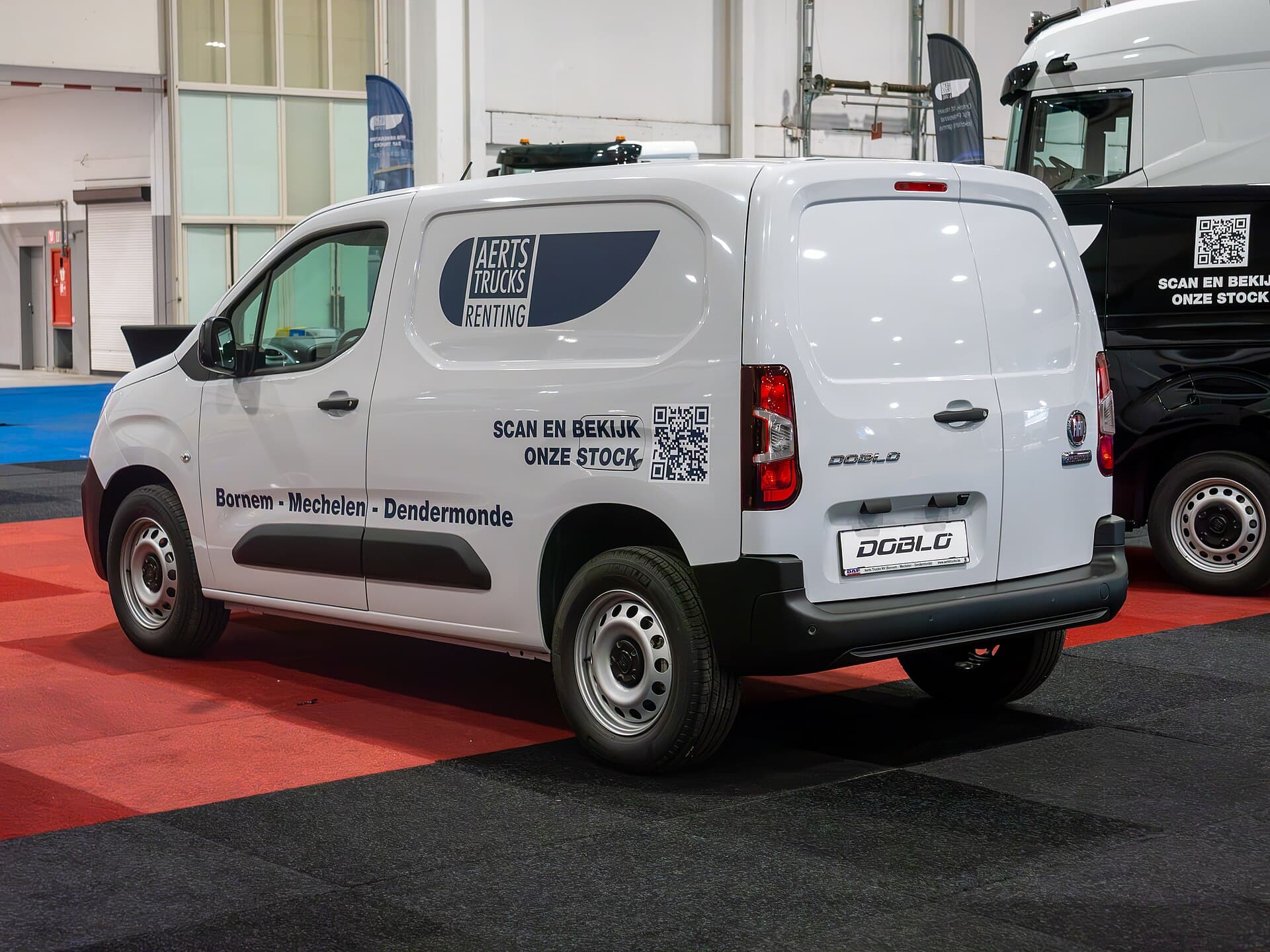 Fiat Doblò Cargo blanc vue trois quarts arrière