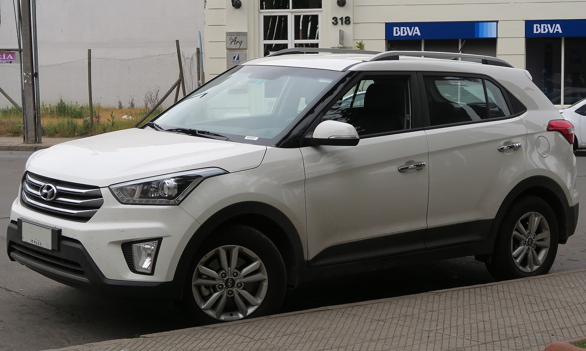 Hyundai Creta blanche vue trois quarts avant
