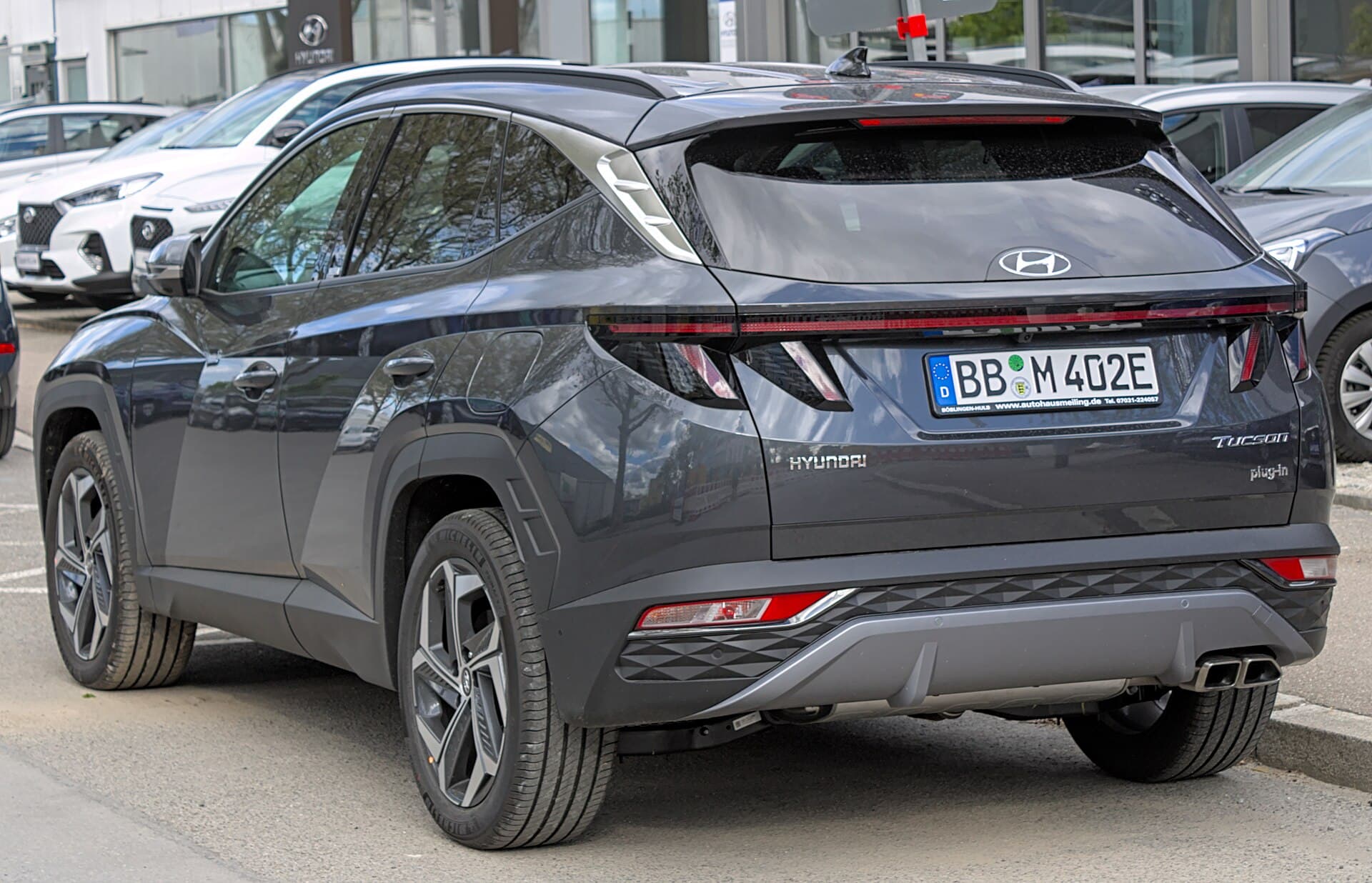 Hyundai Tucson grise vue trois quarts arrière