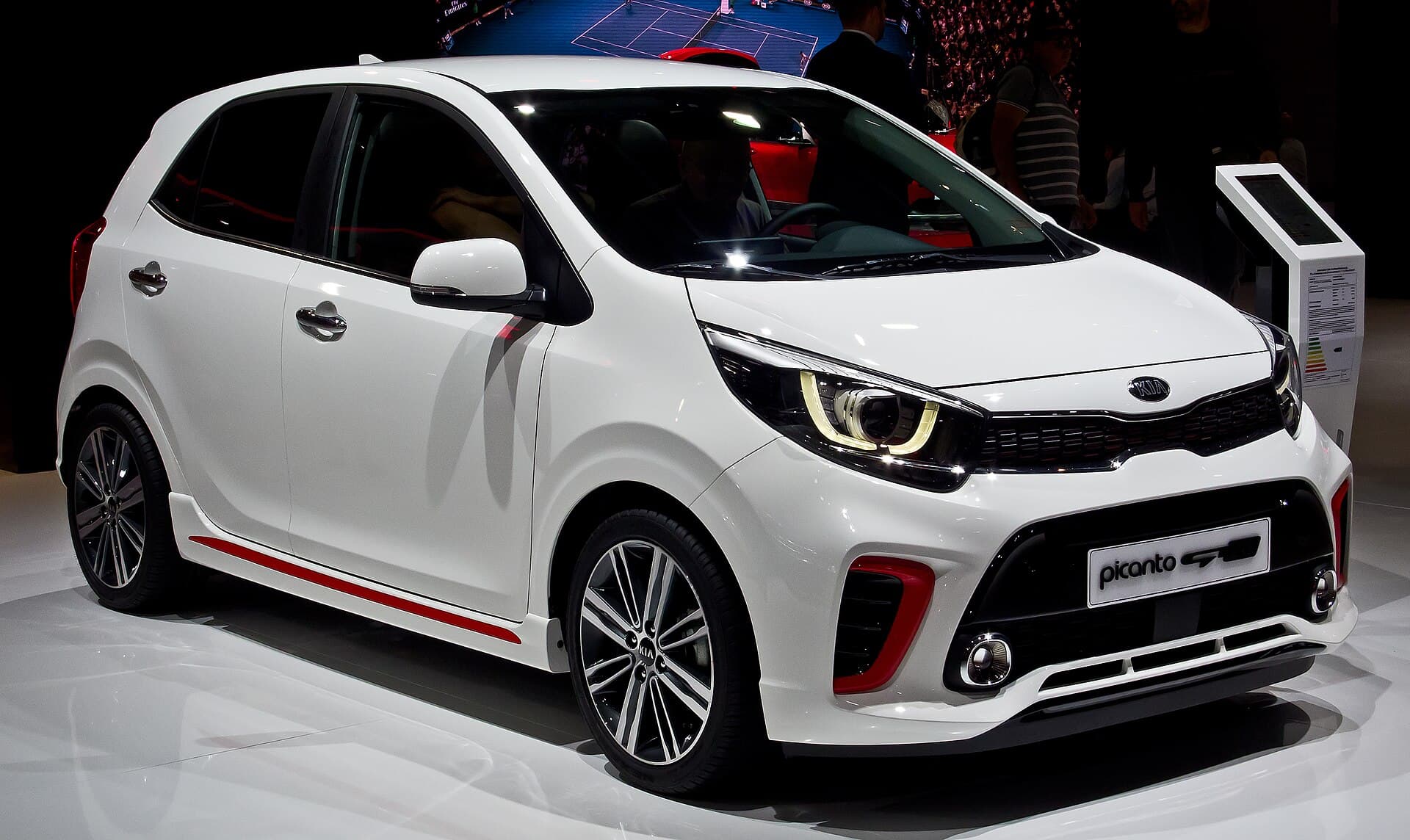 Kia Picanto blanche vue trois quarts avant