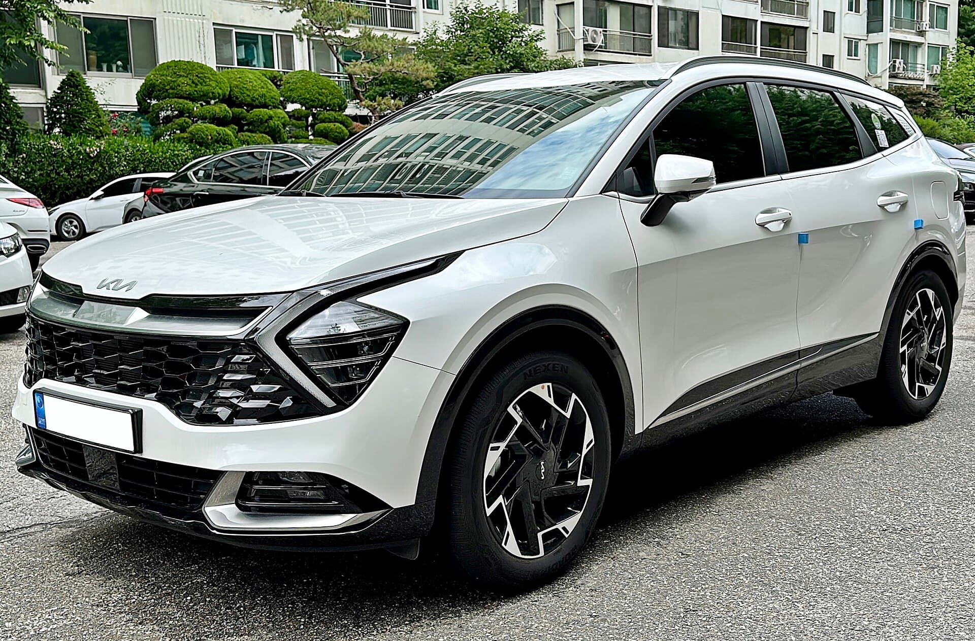 Kia Sportage blanche vue trois quarts avant
