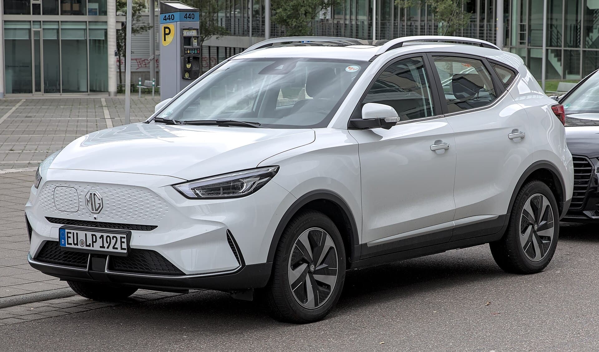 MG ZS blanche vue trois quarts avant