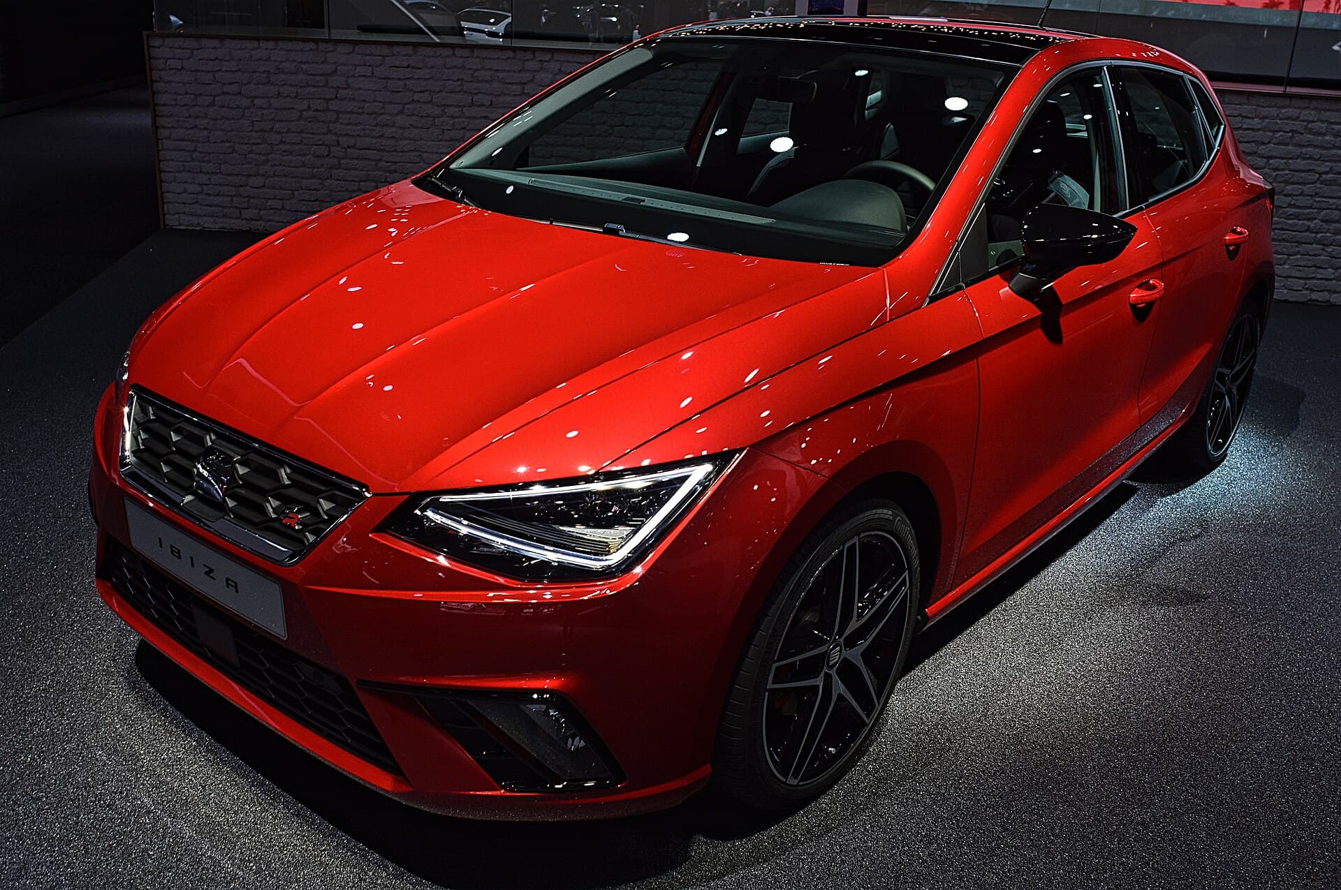 Seat Ibiza FR rouge vue trois quarts avant