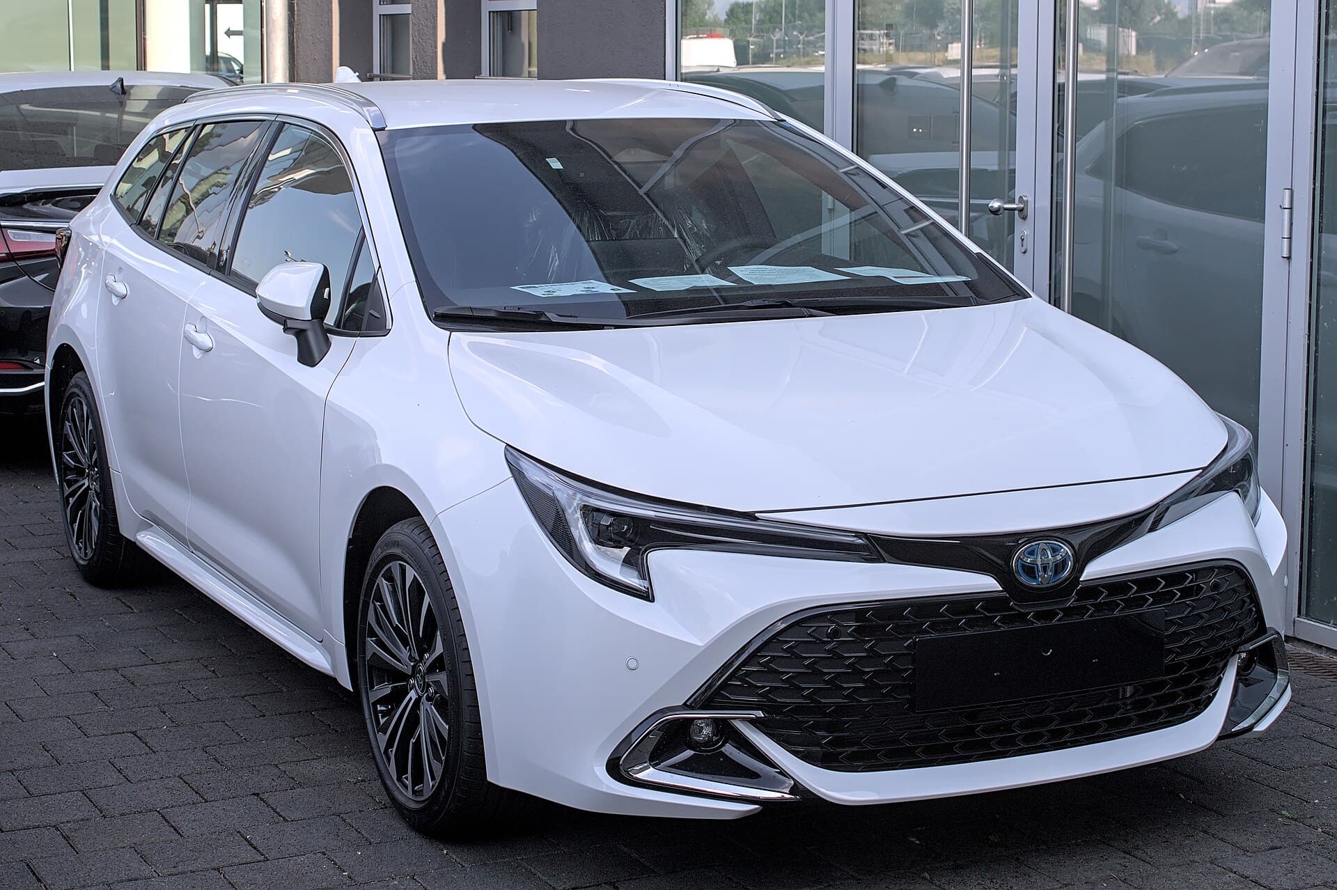 Toyota Corolla blanche vue trois quarts avant