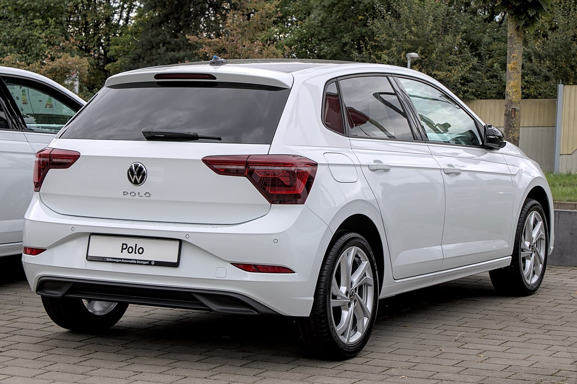Volkswagen Polo blanche vue trois quarts arrière